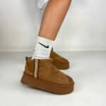 Stivaletti Bassi con Platform e Pelo - Cammello / Ricamo Marrone - Image 2
